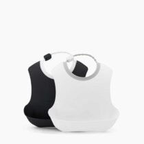 Retrouvez TwistShake - Bavoirs silicone Noir et Blanc 4m+ aux meilleurs prix sur Bebemaman.ma . Livraison à domicile partout au Maroc.