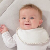 bebemaman-Trois-kilos-sept-lot-de-7-bavoirs-ecru-2