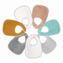 Retrouvez Trois Kilos Sept Lot de 7 Bavoirs Couleurs en coton aux meilleurs prix sur Bebemaman.ma . Livraison à domicile partout au Maroc.
