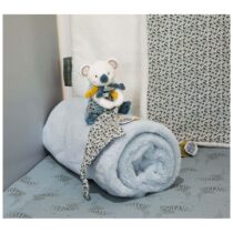 Retrouvez Doudou et Compagnie Plaid douceur Yoca le Koala Bleu aux meilleurs prix sur Bebemaman.ma . Livraison à domicile partout au Maroc.