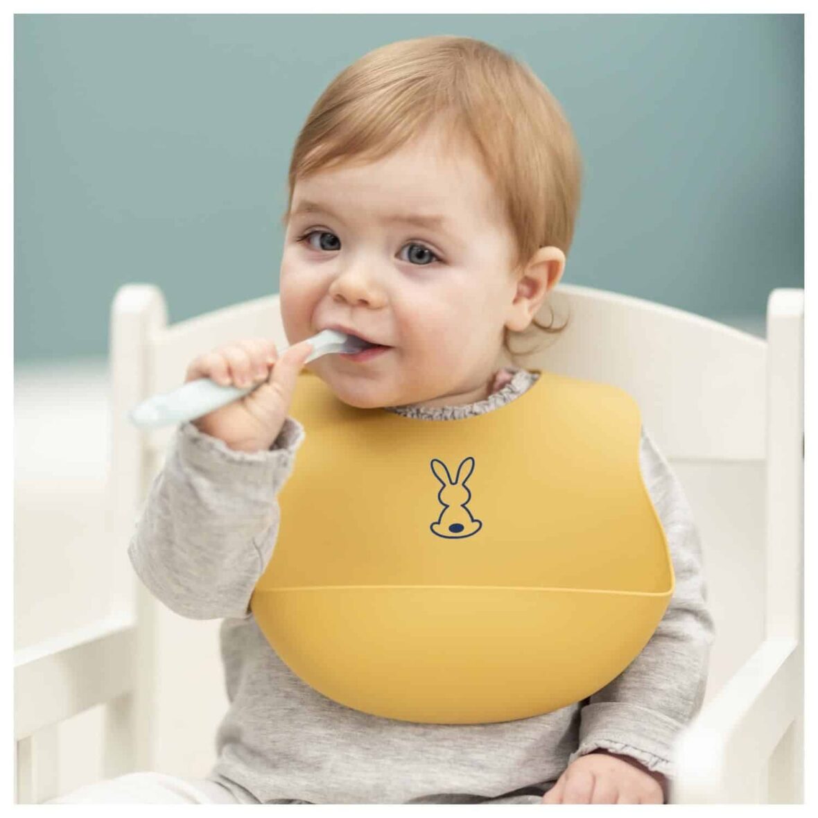 Bebemaman-nattou-bavoir-en-silicone-ocre-1