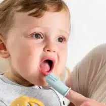 Retrouvez Nattou Set de Brosses à Dents 2 Pièces Silicone aux meilleurs prix sur Bebemaman.ma . Livraison à domicile partout au Maroc.