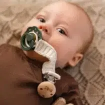 Retrouvez Bibs Bibs Attache-sucette Braided Ivory aux meilleurs prix sur Bebemaman.ma . Livraison à domicile partout au Maroc. Paiement à la livraison.