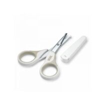 Assurez une coupe sûre et précise des ongles de votre bébé avec les NUK Ciseaux avec étui- Beige . Lames fines, étui protecteur, adaptés dès la naissance.