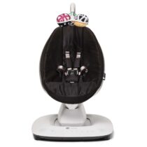La MamaRoo5 de 4Moms est une balancelle pour bébé unique et pratique, offrant cinq mouvements inspirés des gestes des parents, cinq vitesses et quatre sons intégrés. Elle est facile à assembler, convient aux nouveau-nés et est disponible à l'achat sur bebemaman.ma. Parfaite pour les parents occupés cherchant à divertir et réconforter leur bébé.