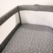 Retrouvez Drap Housse cododo / berceau Gris Etoiles Blanc aux meilleurs prix sur Bebemaman.ma . Livraison à domicile partout au Maroc.