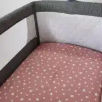 Retrouvez Drap Housse cododo / berceau Rose Etoiles Blanc aux meilleurs prix sur Bebemaman.ma . Livraison à domicile partout au Maroc.