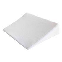 Le plan incliné Domiva Wave est idéal pour le couchage de votre bébé. Sa housse en micro éponge absorbante est lavable en machine. Il offre un angle d'inclinaison de 15° pour favoriser le sommeil de votre enfant. Dimensions : 70 x 140 cm.