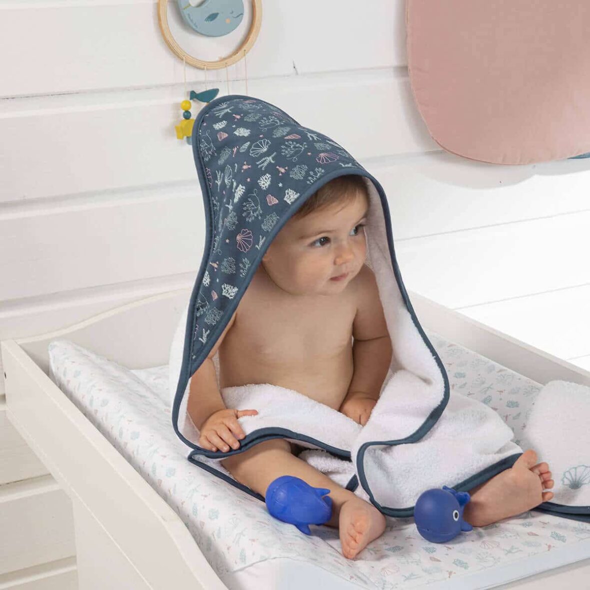 Bebemaman-Little Band Parure de bain 70×70 cm + gant – Seaside Romance 2