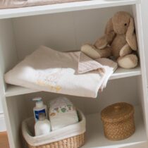 Retrouvez Sophie la Girafe Plaid matelassé réversible brodé 80x120 cm aux meilleurs prix sur Bebemaman.ma . Livraison à domicile partout au Maroc.