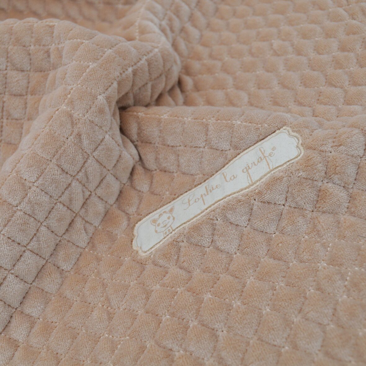 Bebemaman-Sophie la Girafe Plaid matelassé réversible brodé 80×120 cm 3