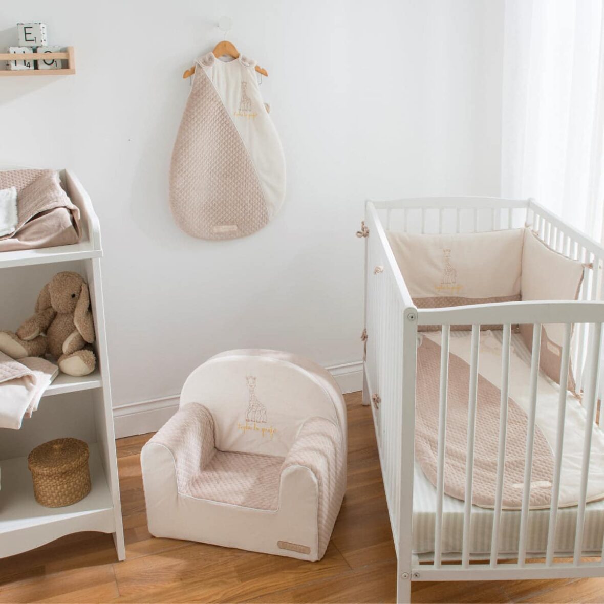 Bebemaman-Sophie la girafe Tour de lit adaptable matelassé brodé 2