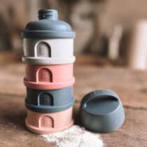 Bebemaman-Beaba Boite doseuse 4 compartiments Gris-Rose 3