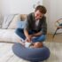 Doomoo Coussin d'allaitement et maternité BUDDY Tetra Jersey - Bleu prix Maroc | Bebemaman.ma