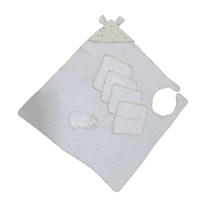 Retrouvez Tablier Sortie de bain 100x100cm + 4 mini serviettes + Gant Couleur Blanc Fleurs Verts aux meilleurs prix sur Bebemaman.ma . Livraison à domicile partout au Maroc. Paiement à la livraison.