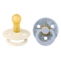 Retrouvez Bibs Lot de 2 Sucettes Eloise Dusty Blue Mix 6-18 mois aux meilleurs prix sur Bebemaman.ma . Livraison à domicile partout au Maroc.