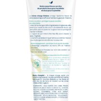 Découvrez la Crème Change Biolane Jaune et Blanc 100 ml, spécialement formulée pour prévenir et apaiser les irritations de la peau délicate de bébé. Hydratation, confort et protection optimale à chaque change.
