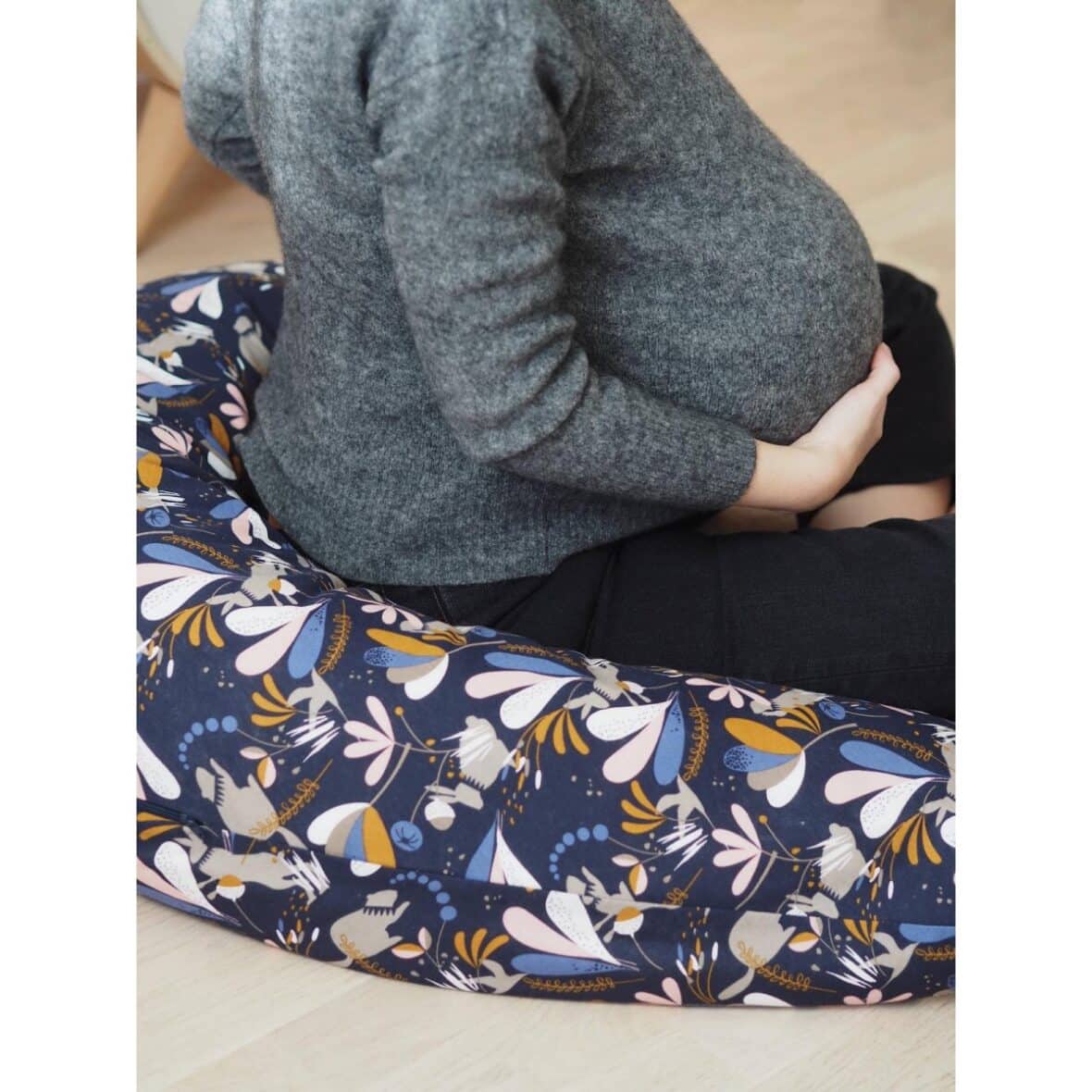 coussin de maternité et d’allaitement Beaba Big Flopsy bleu (3) bebemaman