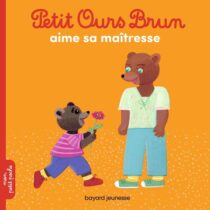 Avec Petit Ours Brun aime sa maîtresse préparez votre enfant à l’école avec une histoire pleine de tendresse sur la relation avec l’enseignante. Dès 18 mois.