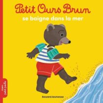 Bebemaman Petit Ours Brun se baigne dans la mer