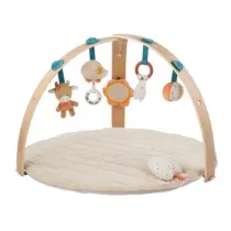 Offrez à bébé des moments d'éveil inoubliables avec le tapis d'éveil Nattou Mila, Lana et Zoé. Design en bois beige, arches ludiques et douceur extrême. Livraison rapide au Maroc !