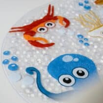 Découvrez le Thermobaby Tapis de Bain Multicolore : sécurité antidérapante, design ludique et confort optimal pour le bain de bébé. Livraison rapide chez Bébé & Maman Maroc !