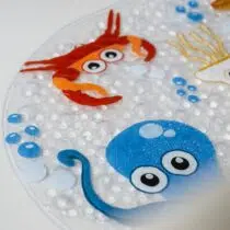 Découvrez le Thermobaby Tapis de Bain Multicolore : sécurité antidérapante, design ludique et confort optimal pour le bain de bébé. Livraison rapide chez Bébé & Maman Maroc !