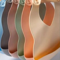 Yummy Bavoir en Silicone avec Poche 9m+ Gris prix Maroc | Bebemaman.ma