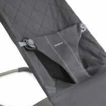 Offrez à votre bébé un espace confortable avec le Transat BabyBjörn Bliss en Gris Sable. Ergonomique, évolutif et au balancement naturel, idéal de la naissance à 2 ans.