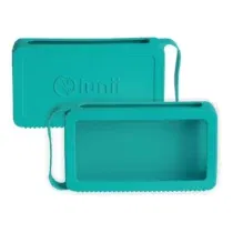 Protégez Ma Fabrique à Histoires avec la coque Lunii verte en silicone souple. Antichoc, lavable et facile à manipuler dès 3 ans. Compatible tous modèles.