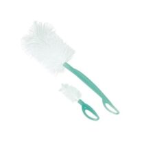 Assurez un nettoyage optimal des biberons et tétines avec le goupillon col large Bébé Confort. Brosse souple, mini-brosse intégrée et poignée ergonomique pour une hygiène parfaite.