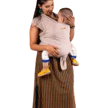 Découvrez notre écharpe de portage physiologique beige , conçue pour offrir confort et sécurité à votre bébé tout en vous laissant les mains libres.