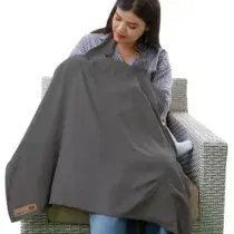 Découvrez notre couverture d’allaitement gris foncé en 100% coton respirant. Alliez confort, discrétion et style lors de vos moments d’allaitement