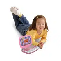 Offrez un apprentissage ludique à votre enfant avec le VTech Ordi Genius Kid Rose. 20 jeux éducatifs, clavier AZERTY et écran interactif. Commandez sur Bebemaman.ma.