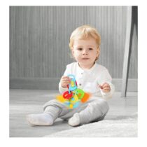 Stimulez les sens de bébé avec le hochet Petites Clés de WinFun : sons, lumière et textures variées pour l'éveil dès 3 mois.