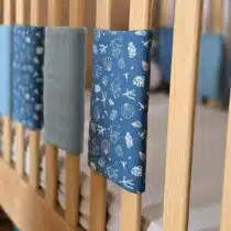 Little Band Tour de lit Seaside modulable 10 pièces – adaptable sur lits 60×120 et 70×140 cm. En jersey 100 % coton, garni ouate polyester, certifié OEKO‑TEX, lavable à 30 °C.
