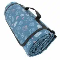 Tapis de pique‑nique Seaside Romance 130×150 cm avec un côté matelassé doux et un dos imperméable EVA. Portable, confortable et sécurisant pour bébé.