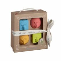 Offrez à votre bébé le jouet de dentition So'Pure Sophie la girafe de Vulli. Fabriqué en caoutchouc 100% naturel, il soulage les gencives et stimule les sens dès la naissance.