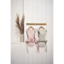 Offrez à votre nouveau-né un portage doux et sécurisé avec le Porte-bébé Mini 3D Jersey Light Beige de BabyBjörn. Idéal dès la naissance jusqu'à 12 mois, avec tissu respirant et soutien optimal.