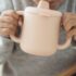 Tasse Béaba 170 ml – silicone souple, étanche, poignées ergonomiques, couvercle amovible, incassable. Idéale dès 8 mois pour apprendre à boire.