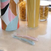 Découvrez la cuillère Béaba 1er âge en silicone bleu – embout ultra‑souple, manche ergonomique, sans BPA, adaptée dès 4 mois. Lavable, hygiénique et sécurisée.