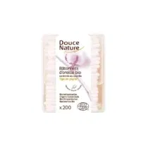 Optez pour une hygiène respectueuse de l'environnement avec les bâtonnets d'oreille bio Douce Nature. 100% coton biologique, tige en papier, emballage recyclable. Fabriqué en France.