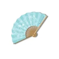 Découvrez l'éventail NILDOR en bois et papier, un accessoire élégant et pratique pour vous rafraîchir avec style. Léger, pliable et facile à transporter.