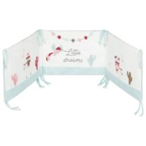 Créez un cocon sécurisant avec le tour de lit velours Little Lama de Little Band. Adaptable aux lits 60×120 et 70×140, certifié OEKO‑TEX, lavable en machine, dès la naissance.