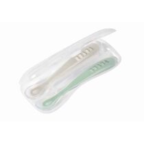 Lot de 2 cuillères Béaba 1er âge avec boîte de transport – embouts en silicone ultra‑souples, manche long ergonomique, sans BPA. Idéal dès 4 mois.