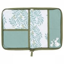 Protège carnet de santé Little Band Day Break – popeline coton, intérieur jersey, poche supplémentaire, fermeture zip, dimensions 25×18 cm fermé, certifié OEKO-TEX.