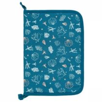 Protège carnet de santé Little Band Seaside Romance – popeline coton, intérieur jersey, poche supplémentaire, fermeture zip, dimensions 25×18 cm fermé, certifié OEKO-TEX.