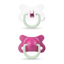 Sucette Suavinex Night & Day 2‑4 mois à tétine silicone physiologique réversible et anneau phosphorescent : facile à retrouver dans le noir.