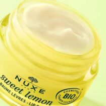 NUXE Sweet Lemon baume lèvres 15 g – 99 % naturel, 69 % bio, texture fondante, parfum citron meringué, nourrit et protège, végan, idéal pour lèvres sèches.