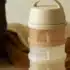 Boîte doseuse Béaba 4 compartiments Argile – jusqu’à 11 doses par compartiment, hermétique, eco‑conçue, made in France. Idéale pour préparer les biberons à l’avance – dispo sur BebeMaman.ma.